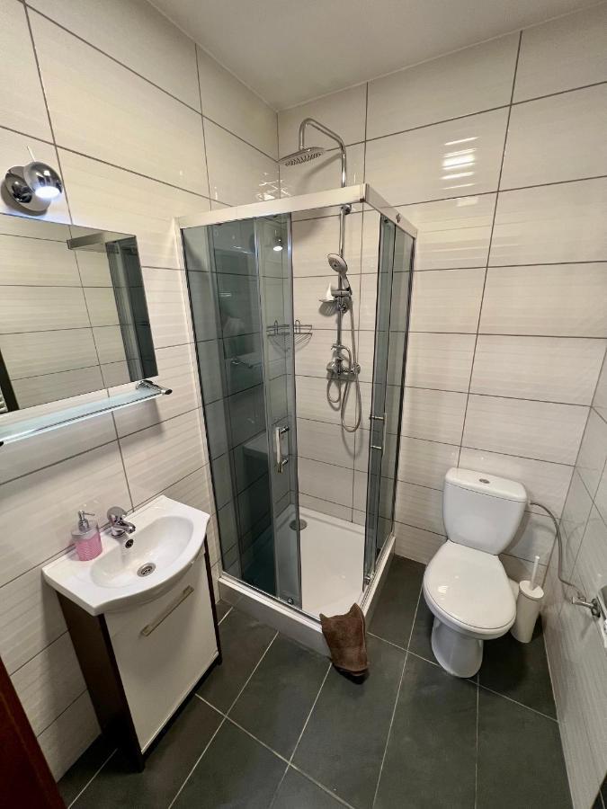 Apartamenty Ostrowiec - Pokoje Goscinne Centrum Островец-Свентокшиский Экстерьер фото