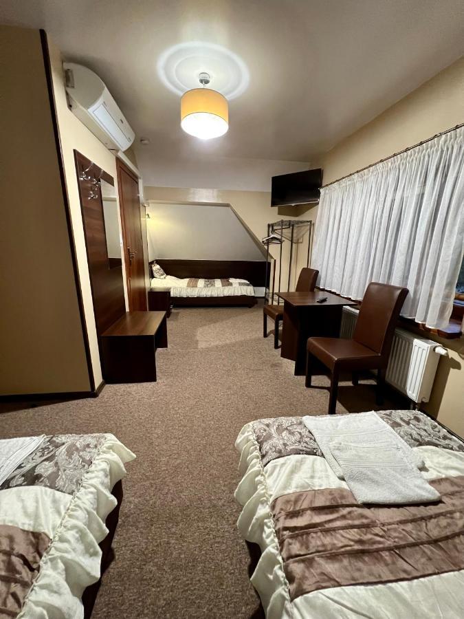 Apartamenty Ostrowiec - Pokoje Goscinne Centrum Островец-Свентокшиский Экстерьер фото