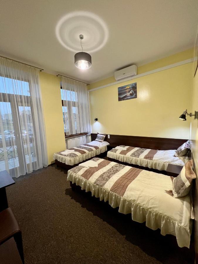 Apartamenty Ostrowiec - Pokoje Goscinne Centrum Островец-Свентокшиский Экстерьер фото