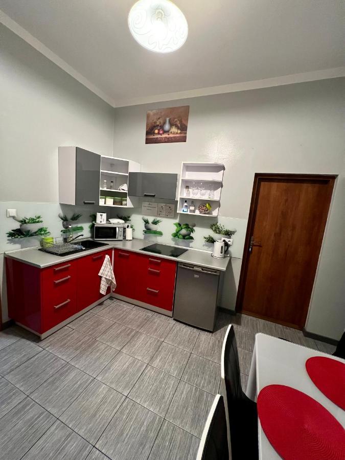 Apartamenty Ostrowiec - Pokoje Goscinne Centrum Островец-Свентокшиский Экстерьер фото