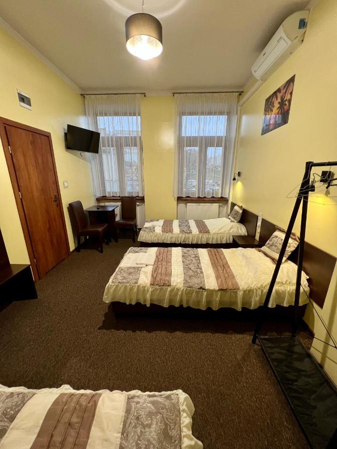 Apartamenty Ostrowiec - Pokoje Goscinne Centrum Островец-Свентокшиский Экстерьер фото