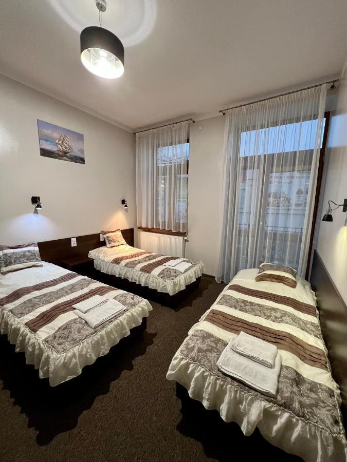 Apartamenty Ostrowiec - Pokoje Goscinne Centrum Островец-Свентокшиский Экстерьер фото