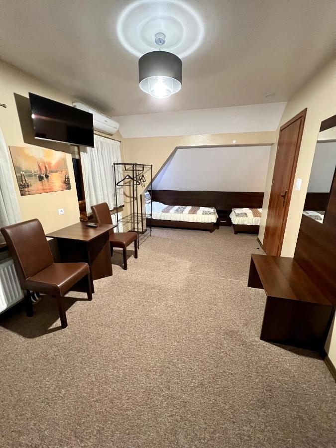 Apartamenty Ostrowiec - Pokoje Goscinne Centrum Островец-Свентокшиский Экстерьер фото