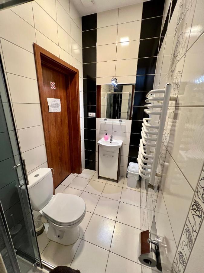 Apartamenty Ostrowiec - Pokoje Goscinne Centrum Островец-Свентокшиский Экстерьер фото