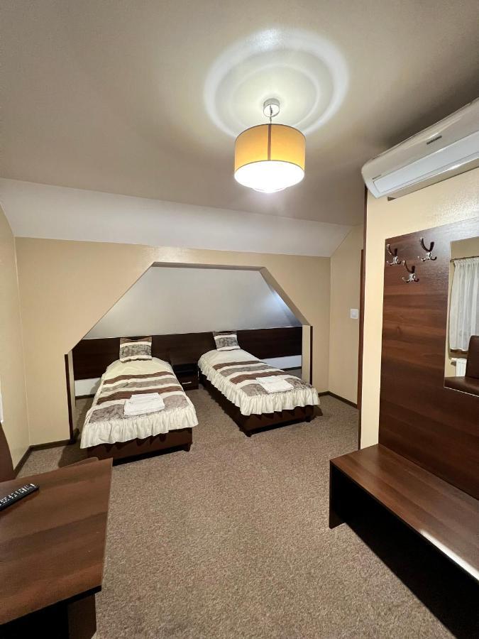 Apartamenty Ostrowiec - Pokoje Goscinne Centrum Островец-Свентокшиский Экстерьер фото