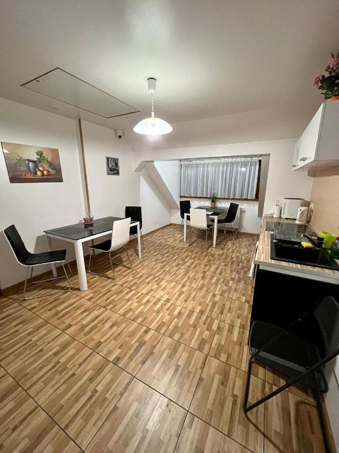 Apartamenty Ostrowiec - Pokoje Goscinne Centrum Островец-Свентокшиский Экстерьер фото