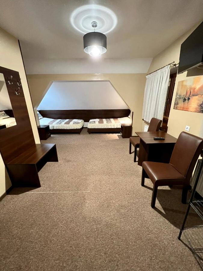 Apartamenty Ostrowiec - Pokoje Goscinne Centrum Островец-Свентокшиский Экстерьер фото